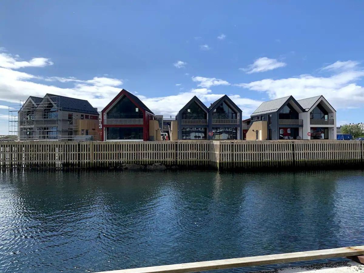 Stor Moderne Leilighet I Henningsvaer, 70 Kvm Buitenkant foto