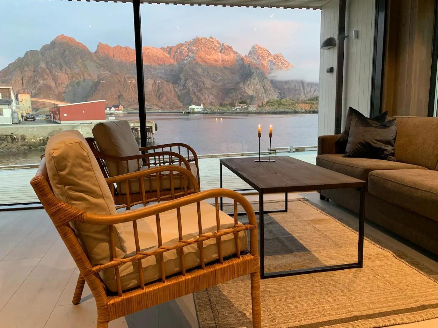 Stor Moderne Leilighet I Henningsvaer, 70 Kvm Buitenkant foto
