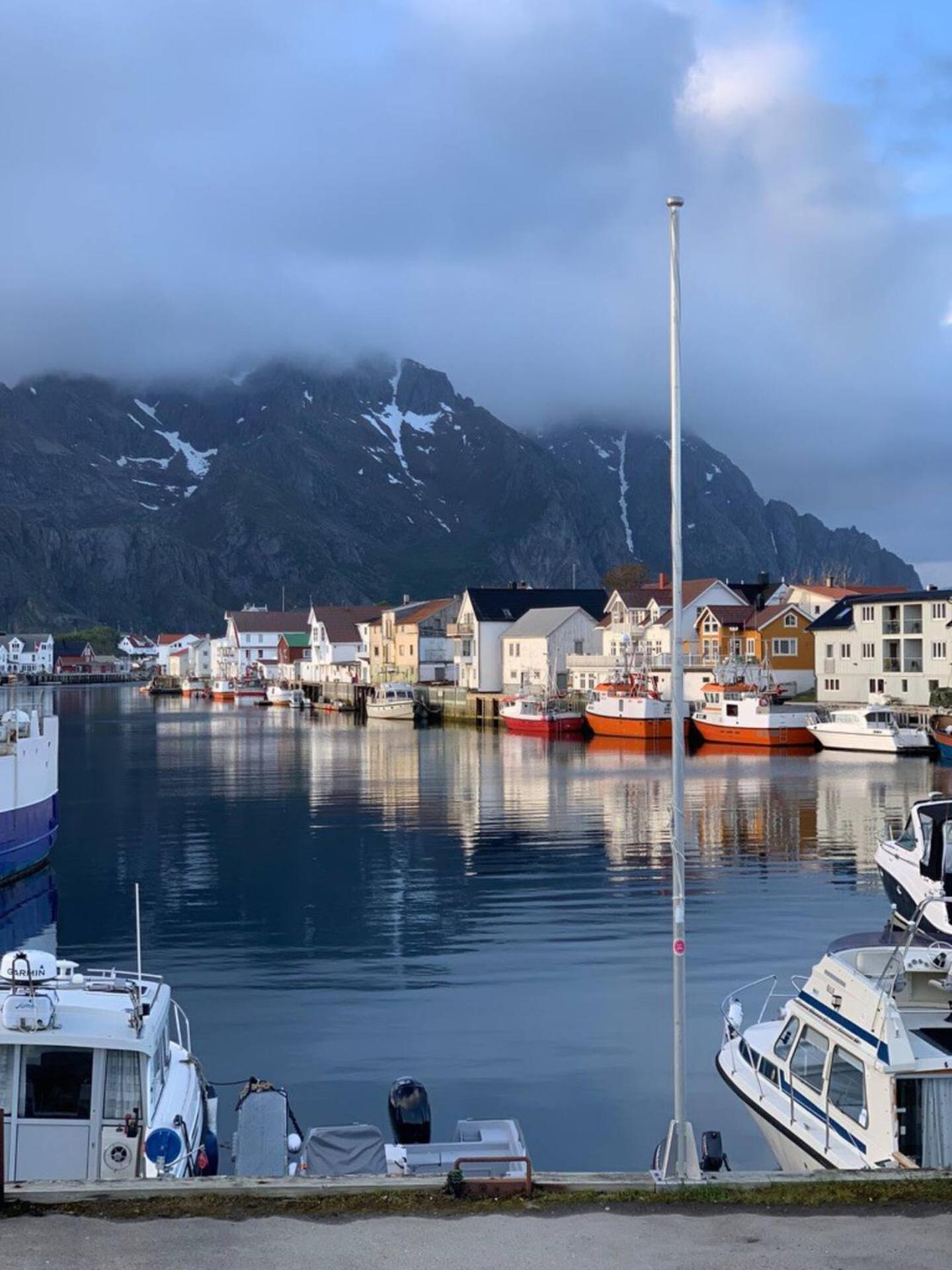 Stor Moderne Leilighet I Henningsvaer, 70 Kvm Buitenkant foto