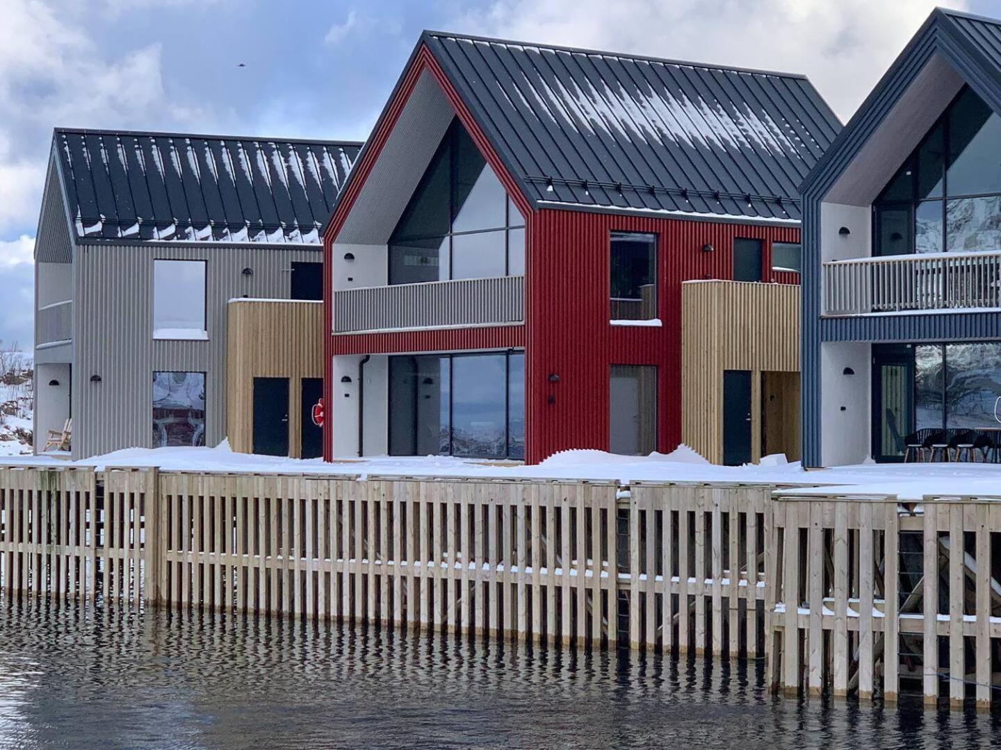 Stor Moderne Leilighet I Henningsvaer, 70 Kvm Buitenkant foto